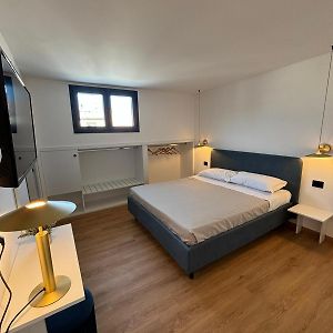 Camera con letto king size